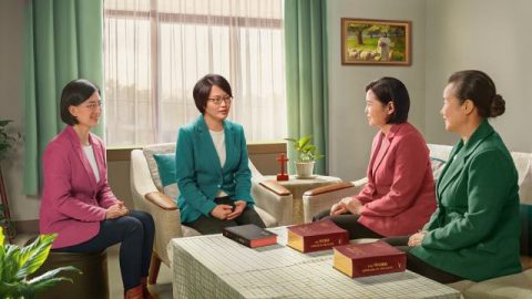 Com relação ao que você acabou de compartilhar sobre os falsos cristos que usam uma má interpretação da Bíblia e exibem sinais e prodígios para enganar as pessoas, agora tenho algum discernimento sobre esse aspecto. Mas ainda tenho uma pergunta que quero fazer. Alguns falsos cristos afirmam que o Espírito de Deus desceu sobre eles. Eles se fazem passar pelo Senhor Jesus que retornou e enganam algumas pessoas. Como podemos distinguir isso?