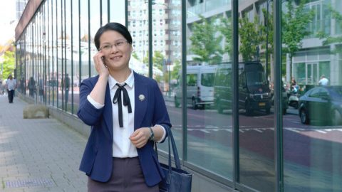 Lisa estava ao telefone e disse que o Senhor estava de volta.