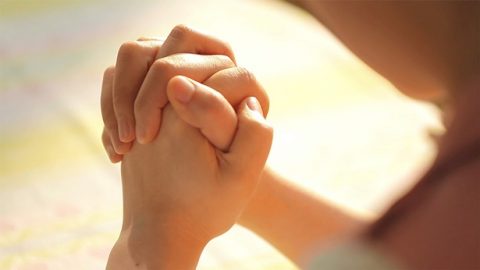 Por que a humanidade deve acreditar em Deus